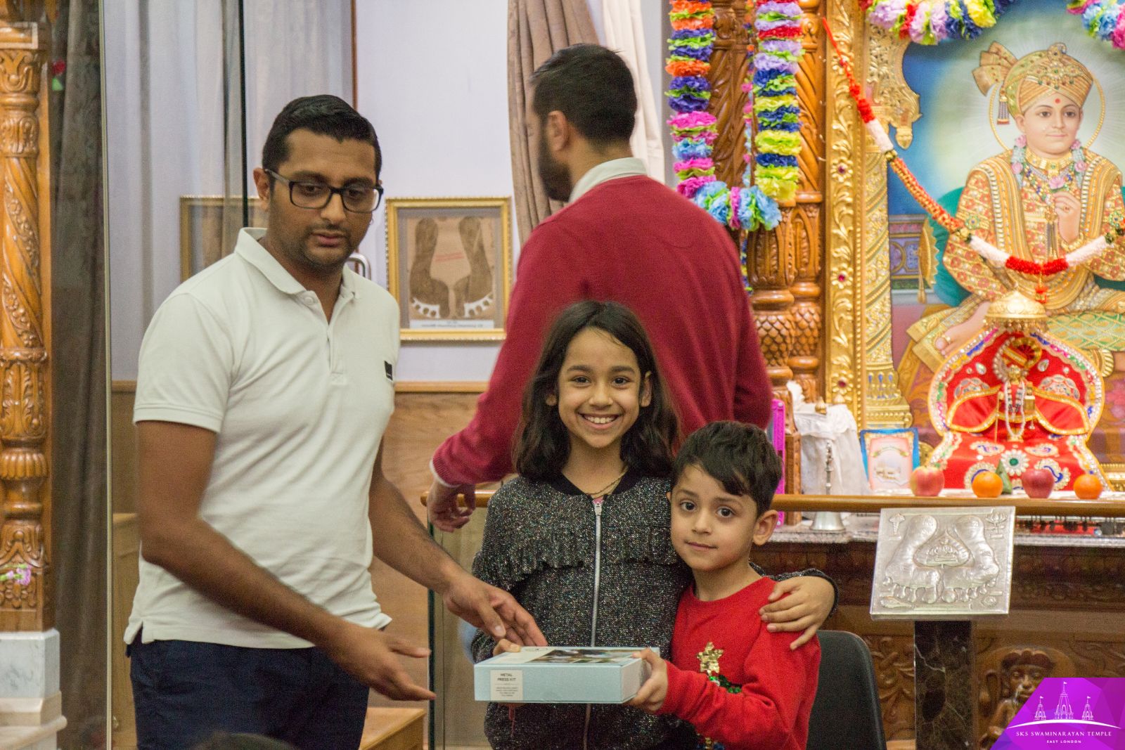 ©1987-2017 SKS Swaminarayan Temple East London
